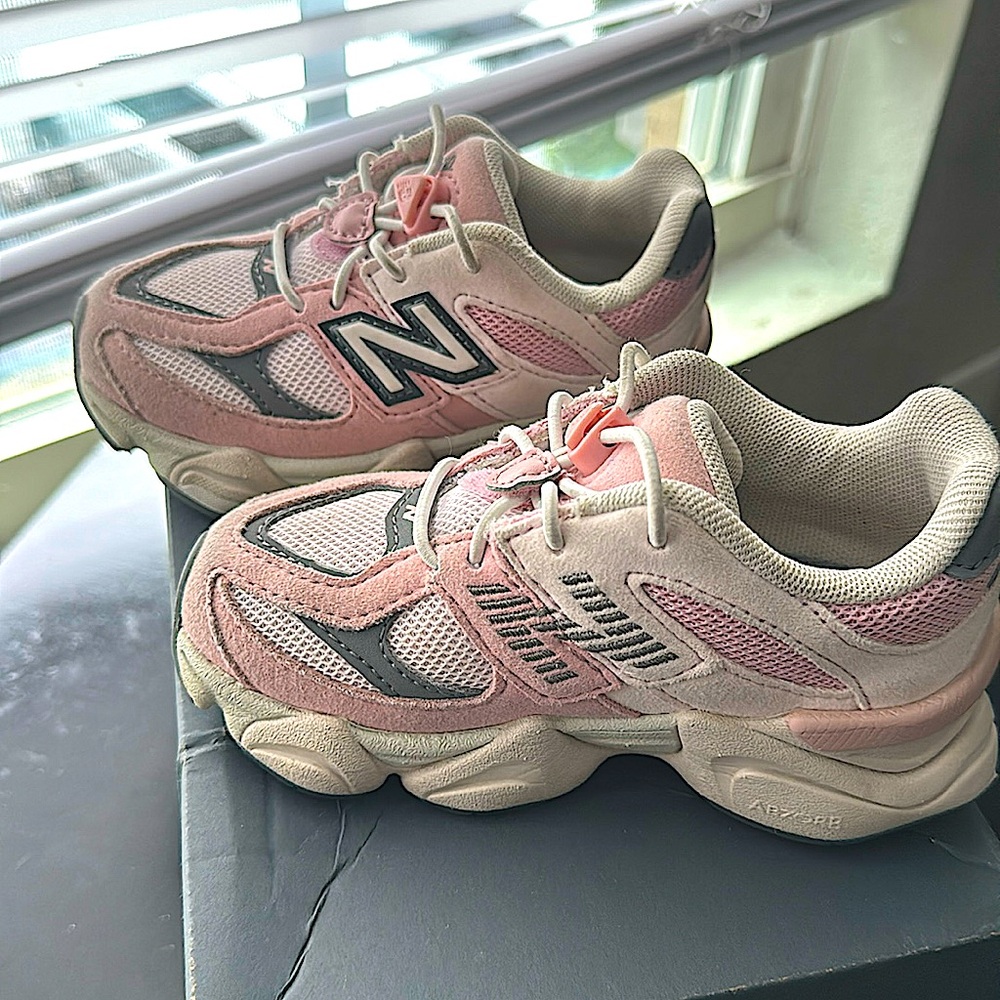 New Balance 9060 Toddler size 8C